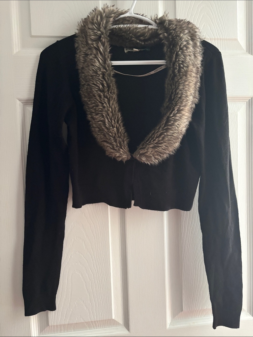 Women’s Black Long Sleeve Cropped Cardigan with Faux Fur Collar